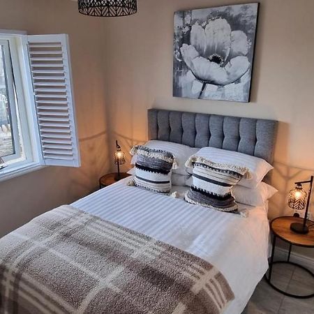 The Quays Apartment 애날롱 외부 사진